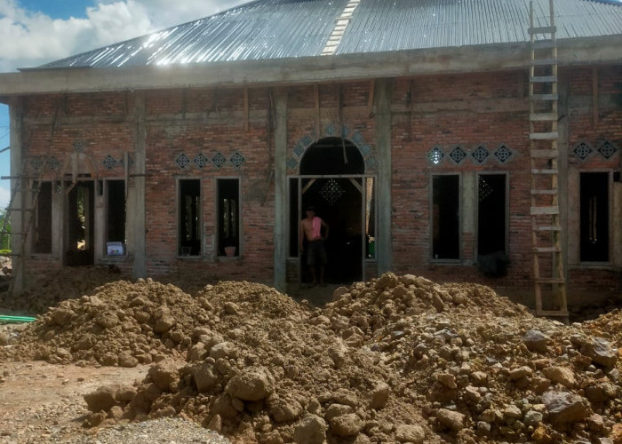  Butuh Bantuan Dermawan, Warga Batu Balai Seluma Bangun Masjid Al Falah Secara Swadaya 