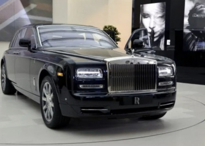 Rolls-Royce Phantom Mobil Super Mewah Terpopuler Kelas Dunia Produksi Pabrikan Otomotif Inggris