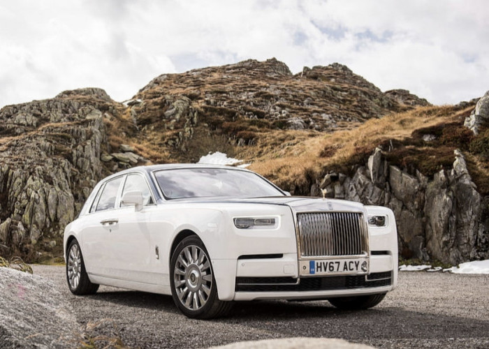 Rolls-Royce Phantom mobil Ternama di Dunia dengan Teknologi Canggih dan Sistem Otomatis Buatan Inggris