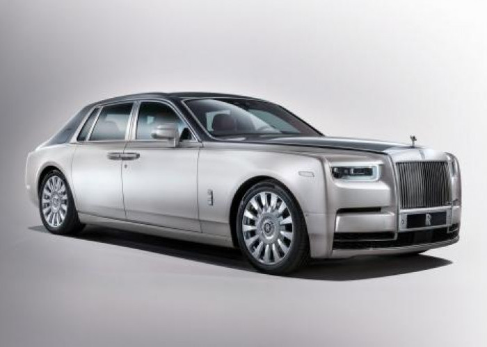Rolls-Royce Phantom Mobil Super Sport Terkemuka dengan Teknologi Canggih dan Fitur Penggerak Otomatis