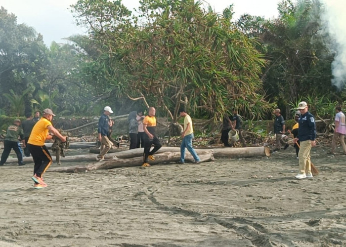 Jajaran Polres Seluma Gelar Aksi Bersih Pantai