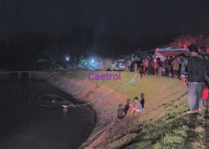 Toyota Innova Terjun ke Saluran Irigasi Lubuk Kebur Seluma