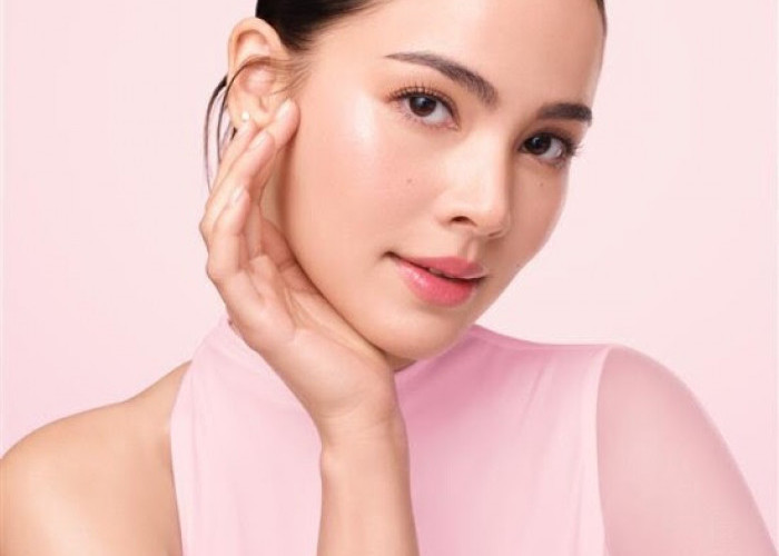   POND’S Elevates Urassaya 