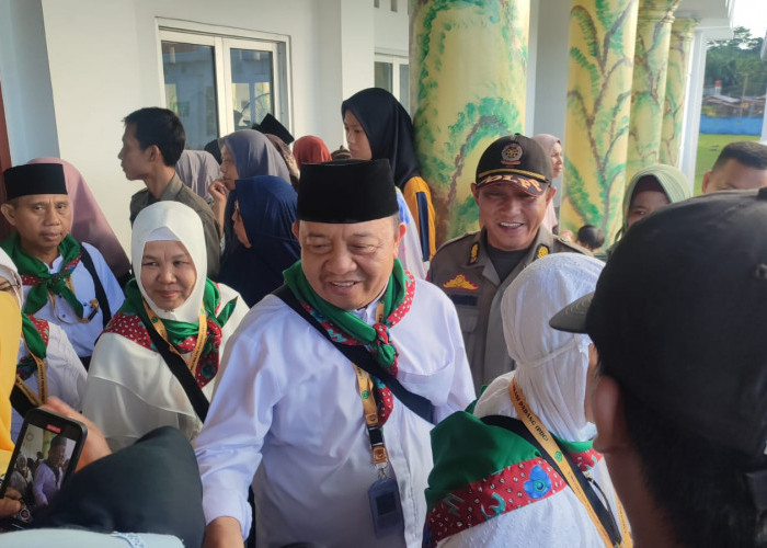 Berangkat Haji, Wabup dan Ketua GOW di Seluma Dilepas Sekda Seluma