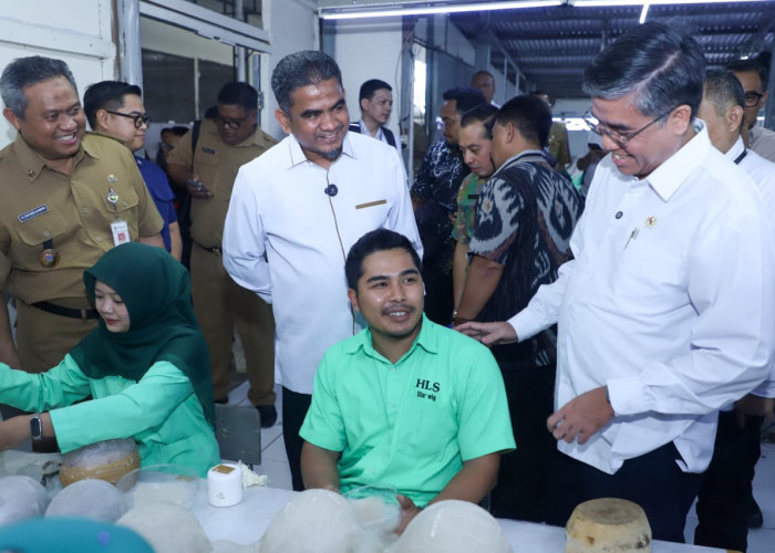   Tindak Lanjuti Laporan, Menaker Sidak Perusahaan di Semarang