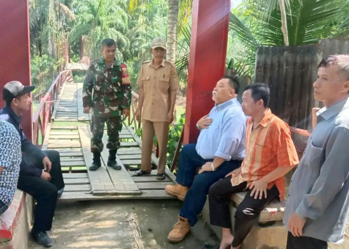 Wabup BS Segera Perbaikan Jembatan Gantung Desa Tanjung Aur II