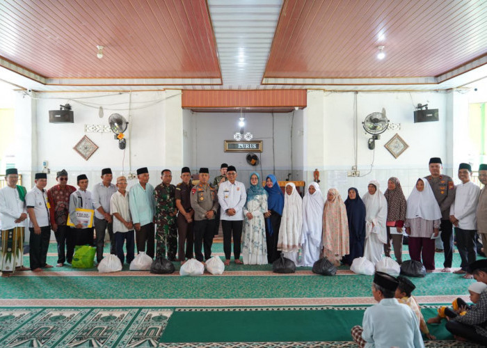  Safari Ramadan di SAM, Bupati Seluma  Serahkan Bantuan Masjid 