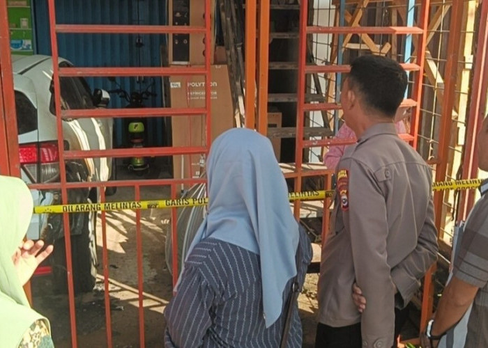 Depan Toko, Mobil Ketua DPRD Seluma Diduga Dibakar OTD