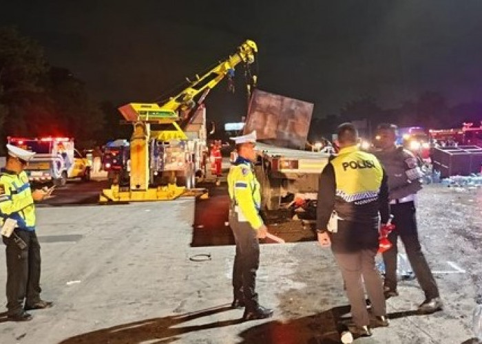 Kecelakaan di Tol Ciawi Tewaskan 8 Orang, Gerbang Tol Ciawi Sudah  Dibuka