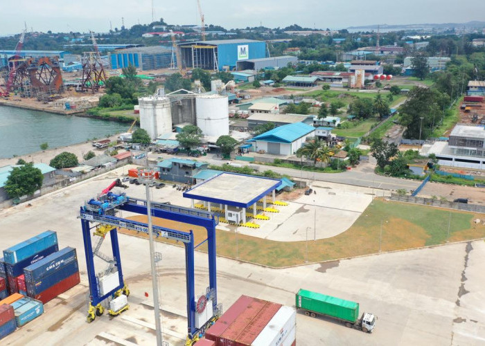 Proyek Pembangunan Container Yard dan Infrastruktur Terminal Peti Kemas Batu Ampar Rampung 
