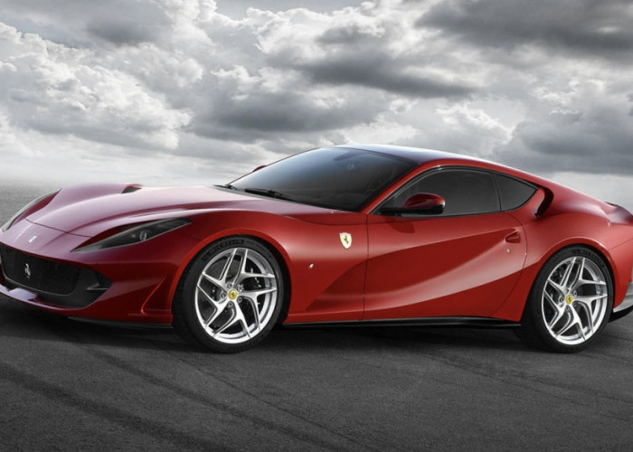 Ferrari 812 Superfast Sport Car 2024 Segera Diluncurkan Menghadirkan Fitur Sistem Otomatis dan Canggih