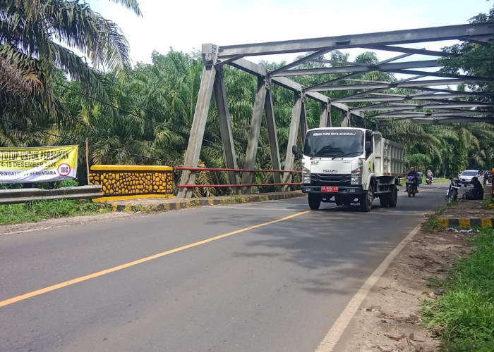 Saat Perbaikan Jembatan Siabun Seluma, Truk Angkutan Dilarang Operasi