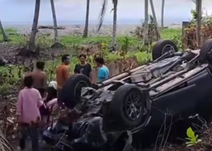 Diduga Sopir Ngantuk, Fortuner Anggota Polsek Kota Manna Jungkir Balik di Seluma