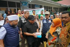 Gubernur dan Walikota Bengkulu Banjir Bandang di Batu Busuk, Serahkan Bantuan