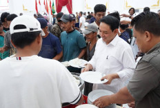 Tak Ingin Berpolemik dengan Warga, Wali Kota Bengkulu Rangkul Sopir Truk Sampah