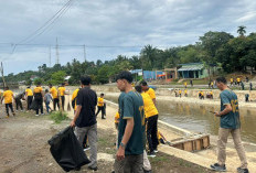 Anggota Polres Seluma Bersih-bersih di Bendungan Seluma,  Wujudkan Indonesia Asri