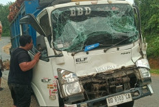 Akibat Jalan Berlubang, Dua Truk Sawit Tabrakan di Seluma, Sopir Sempat Terjepit