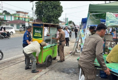 Satpol PP Tertibkan PKL di Alun-Alun Tais, Pedagang Sayur di Jembatan Layang Jadi Sasaran