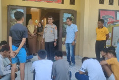    Kembangkan Kasus Gangster, 17 Remaja Dibina,  Celurit dan Gir Disita
