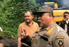 Bupati dan Wabup Bengkulu Selatan Ikut Bersihkan Sampah di Jembatan Duayu