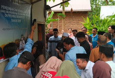 Usai Resmikan Jembatan Mantan, Gubernur Bengkulu Salurkan Listrik Gratis untuk Warga Kurang Mampu 