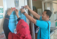 Peringati Hari Antikorupsi Sedunia, Kejari Seluma Sambangi OPD Bagikan Souvenir dan Stiker Edukasi