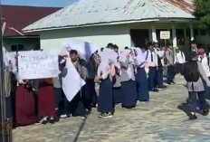Ratusan Murid SMPN 5 Seluma Demo Tuntut Kepala Sekolah Dipindahkan